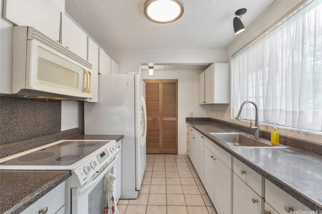 7203 Kipu Place, Honolulu, HI 96825