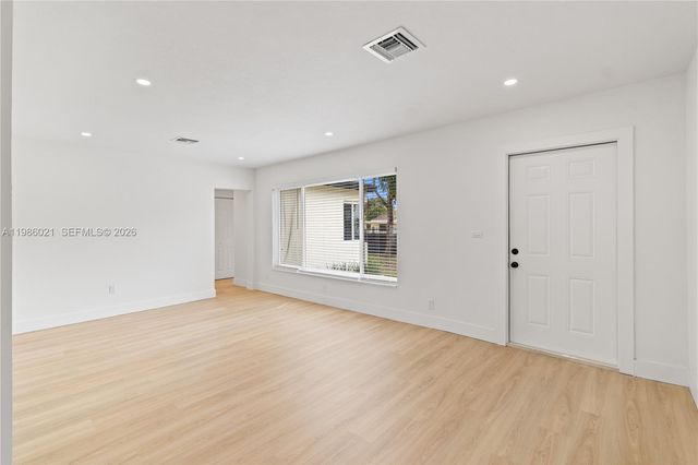 2995 NW 88th St, Miami, FL 33147