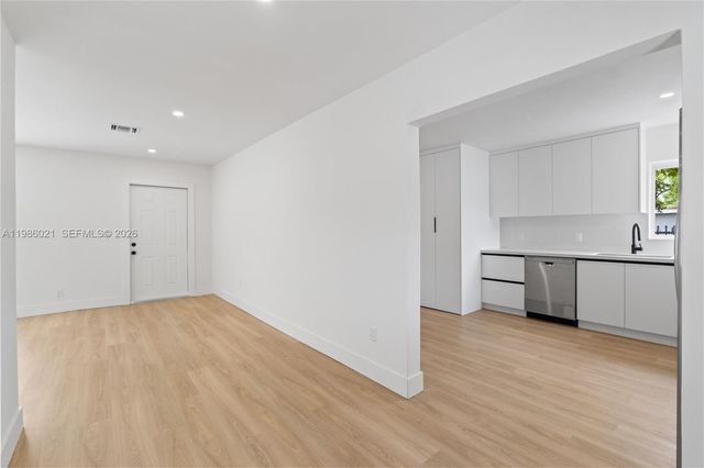 2995 NW 88th St, Miami, FL 33147