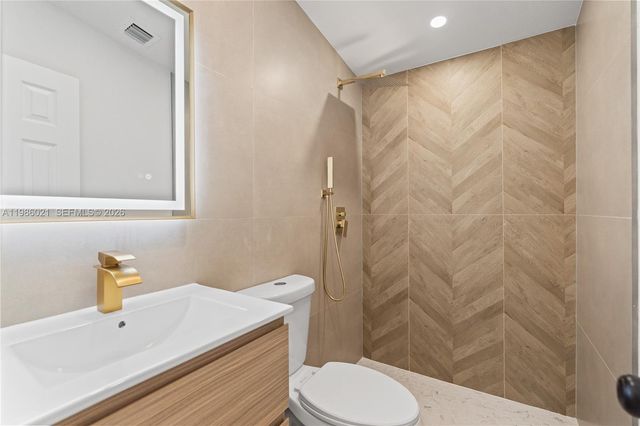 2995 NW 88th St, Miami, FL 33147