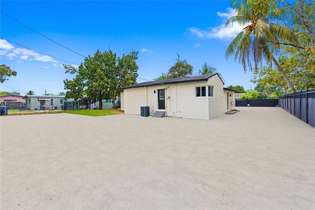 2995 NW 88th St, Miami, FL 33147