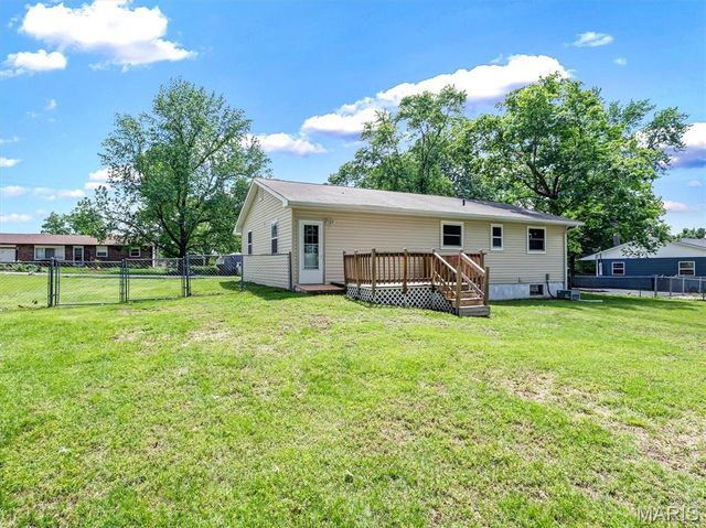 1877 Forest Lane, Pacific, MO 63069