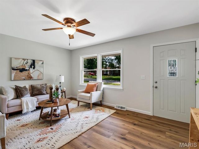 1877 Forest Lane, Pacific, MO 63069