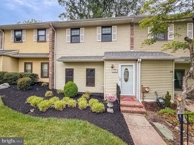 52 WOODBRIDGE CT N, Langhorne, PA 19047