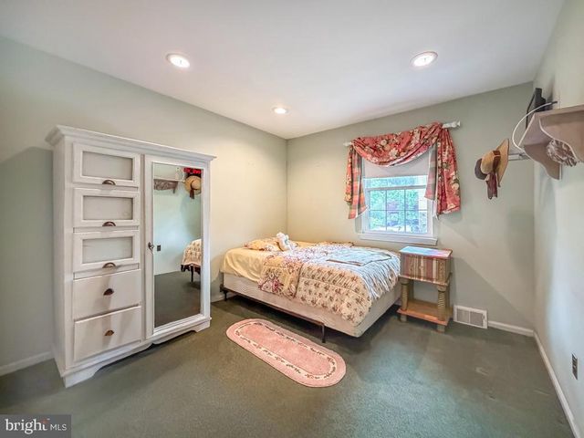 52 WOODBRIDGE CT N, Langhorne, PA 19047