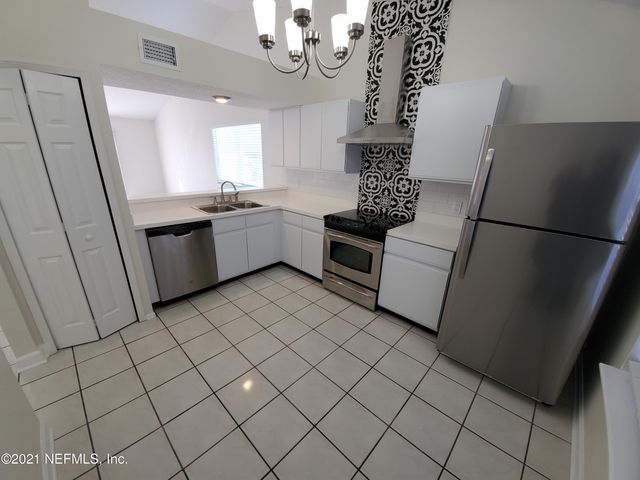 1024 SNUG HARBOUR Court, Atlantic Beach, FL 32233