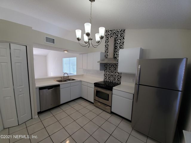 1024 SNUG HARBOUR Court, Atlantic Beach, FL 32233