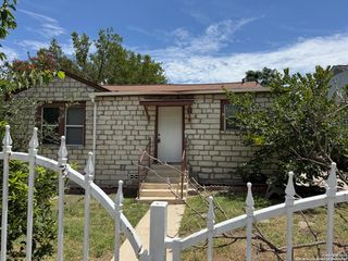 1334 W LULLWOOD AVE A, San Antonio, TX 78201