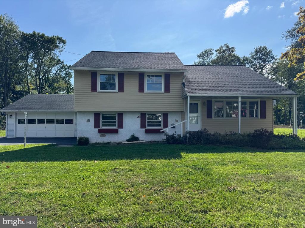 6 LONG LN, Malvern, PA 19355