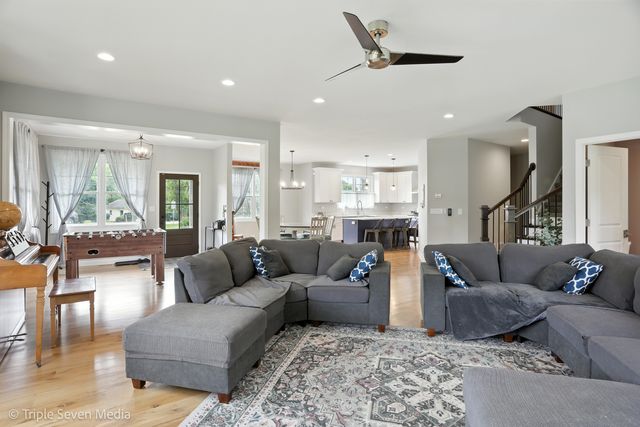 7350 Forest Hill Road, Burr Ridge, IL 60527