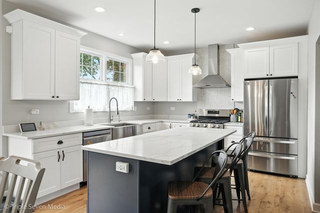 7350 Forest Hill Road, Burr Ridge, IL 60527