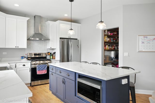 7350 Forest Hill Road, Burr Ridge, IL 60527