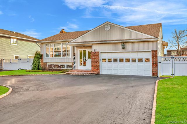 266 Bayview Avenue, Massapequa, NY 11758