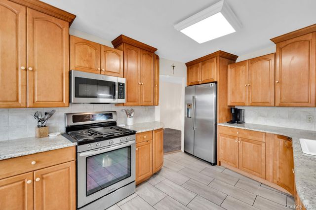 266 Bayview Avenue, Massapequa, NY 11758