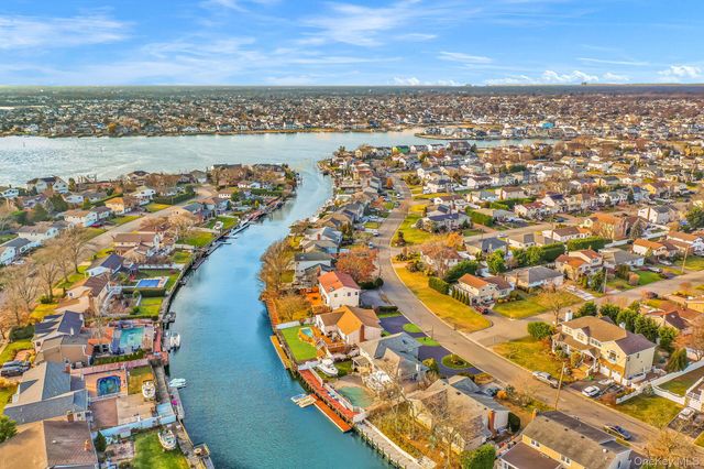 266 Bayview Avenue, Massapequa, NY 11758