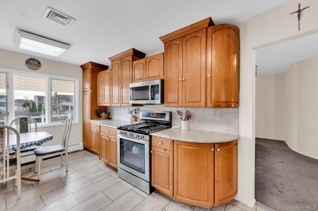 266 Bayview Avenue, Massapequa, NY 11758