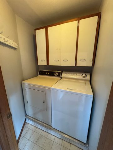 220 E 10th Street S, Newton, IA 50208