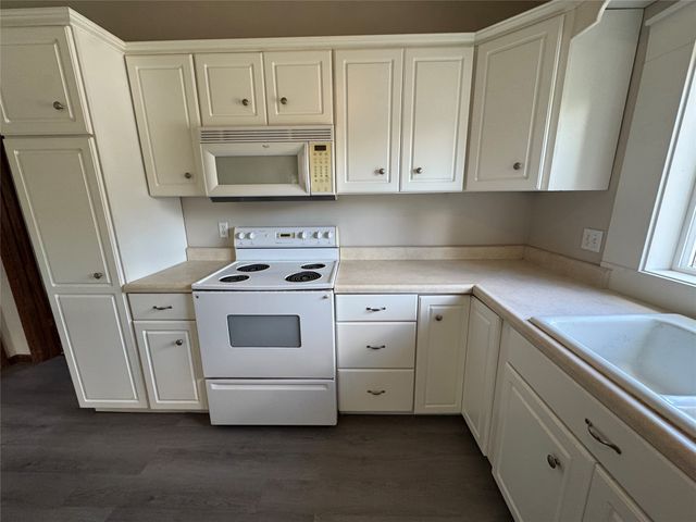 220 E 10th Street S, Newton, IA 50208