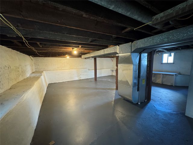 220 E 10th Street S, Newton, IA 50208
