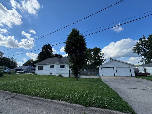 220 E 10th Street S, Newton, IA 50208