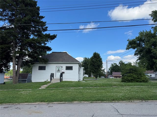 220 E 10th Street S, Newton, IA 50208