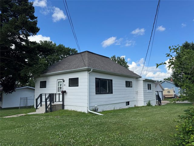 220 E 10th Street S, Newton, IA 50208