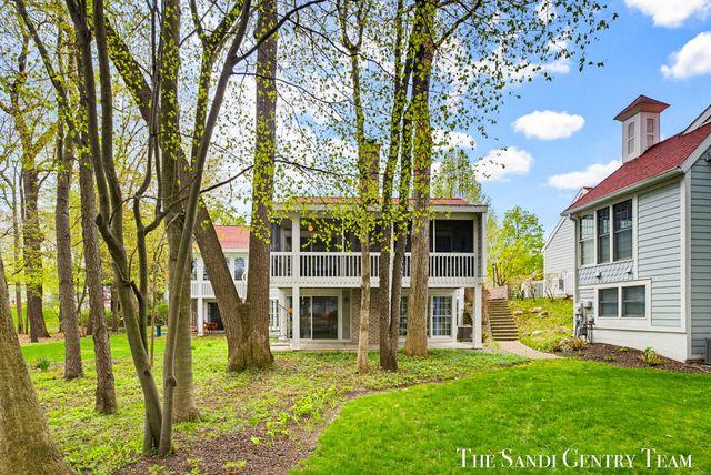 16917 Landing Lane, Ferrysburg City, MI 49456