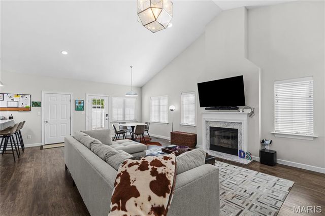 738 Windberry Court 9, Oakland, MO 63122