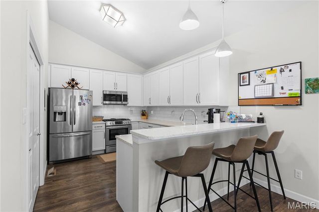 738 Windberry Court 9, Oakland, MO 63122