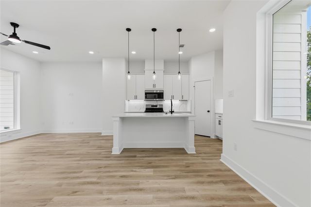 812 Elkhart Street C, Houston, TX 77091