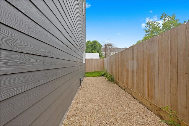 812 Elkhart Street C, Houston, TX 77091
