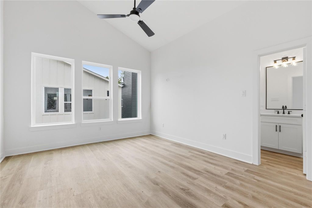 812 Elkhart Street C, Houston, TX 77091