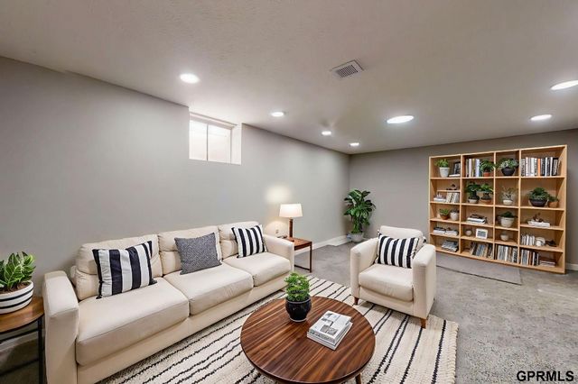 1820 Brower Road, Lincoln, NE 68502