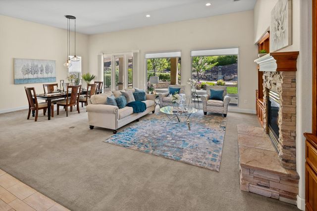 2107 Stonecrest Ln, Lincoln, CA 95648
