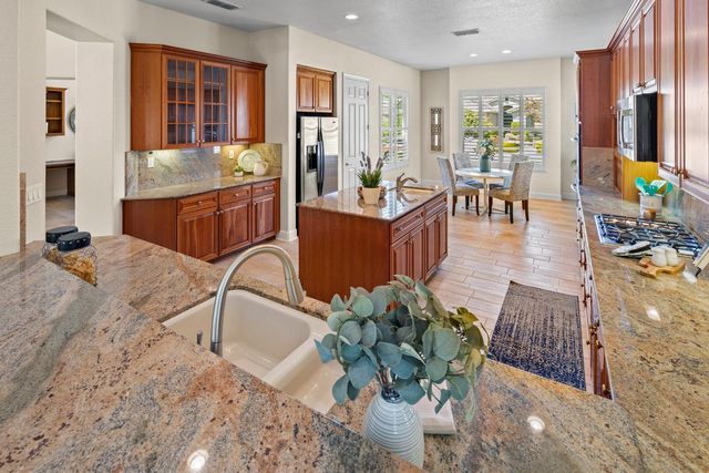 2107 Stonecrest Ln, Lincoln, CA 95648