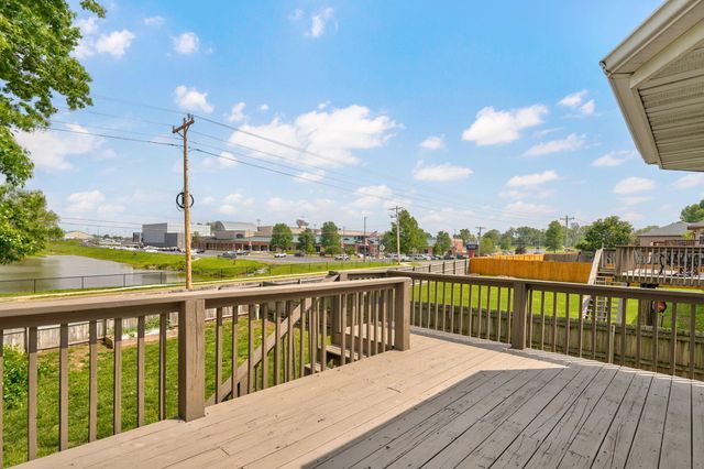 506 S Pepperhill Drive, Nixa, MO 65714