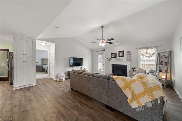 5800 Edgebrook Court, Jamestown, NC 27282