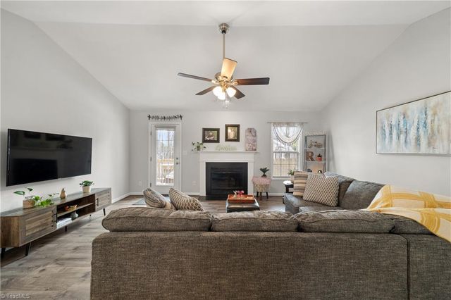 5800 Edgebrook Court, Jamestown, NC 27282