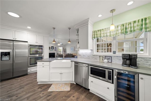 5800 Edgebrook Court, Jamestown, NC 27282