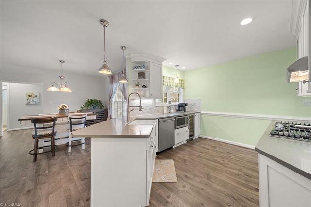 5800 Edgebrook Court, Jamestown, NC 27282