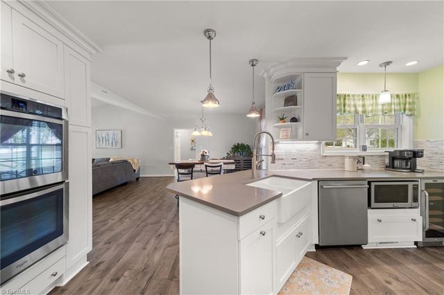 5800 Edgebrook Court, Jamestown, NC 27282