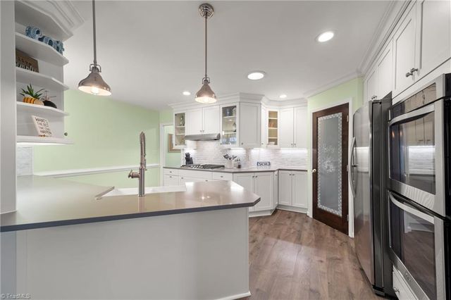 5800 Edgebrook Court, Jamestown, NC 27282