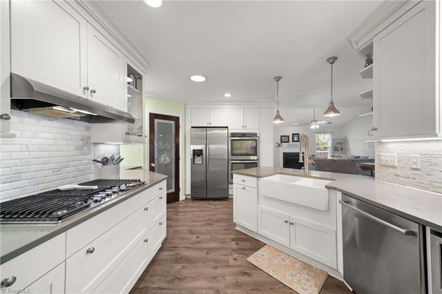 5800 Edgebrook Court, Jamestown, NC 27282