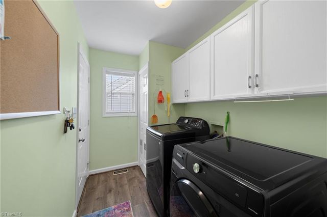 5800 Edgebrook Court, Jamestown, NC 27282