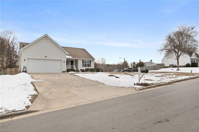 5800 Edgebrook Court, Jamestown, NC 27282