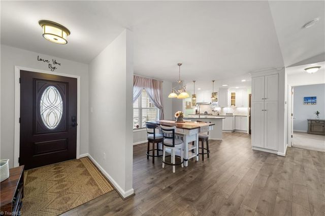 5800 Edgebrook Court, Jamestown, NC 27282