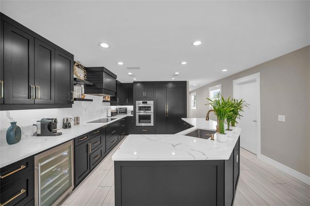 7149 LONGBOAT DRIVE N, Longboat Key, FL 34228