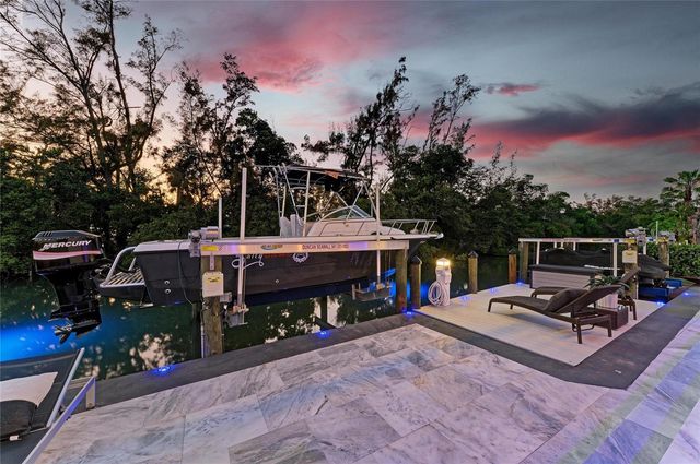 7149 LONGBOAT DRIVE N, Longboat Key, FL 34228