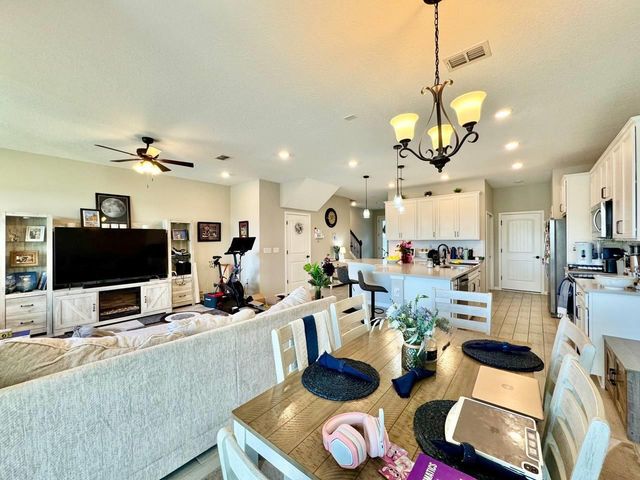 11281 BEACH WALK WAY NE, St Petersburg, FL 33716