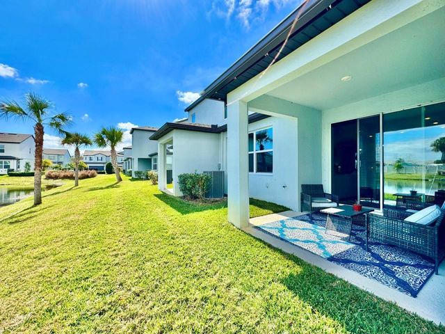 11281 BEACH WALK WAY NE, St Petersburg, FL 33716